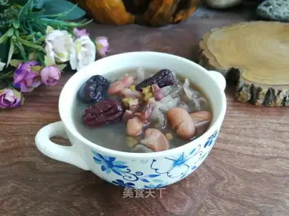 Three bean soups in silver palms