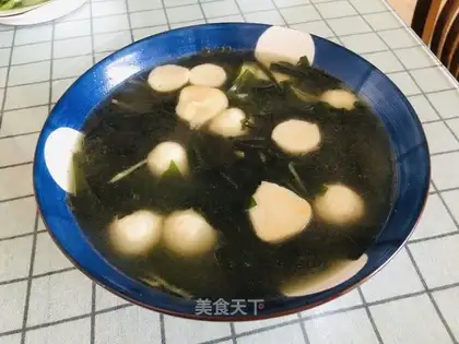 Squirty-ball seafood soup