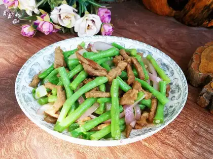 Onion bean fried meat