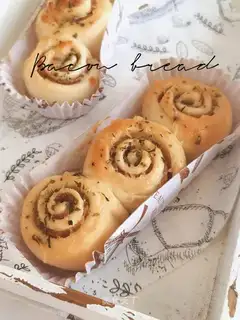 Bacon boat rolls