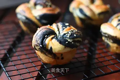 A piece of bread you can't miss