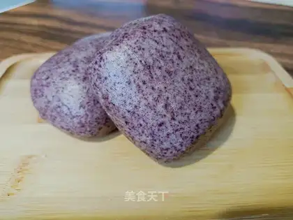 Black rice buns