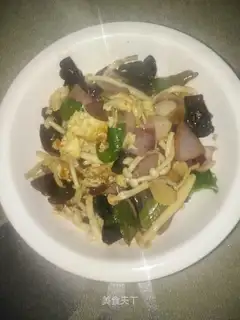 White mushroom fried eggs