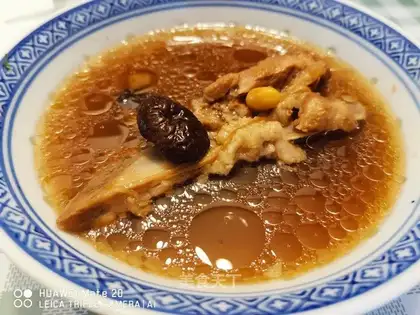 Tea mushrooms, soybean steak soup