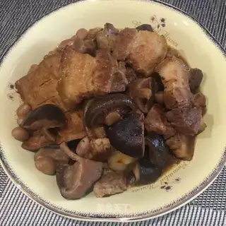 Flaming mushroom beans