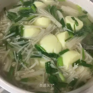 Gold pins, tofu soup