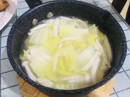 Seafood mushrooms and white tea tofu soup