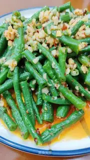 Garlic with green beans