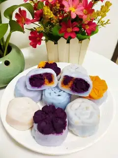 Ice, cold moon cake