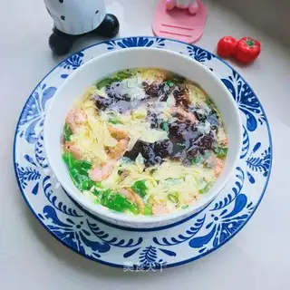 Onion pickles and omelet soup