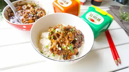 Egg sauce noodles