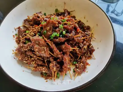 ♪ Cold toothpick beef ♪