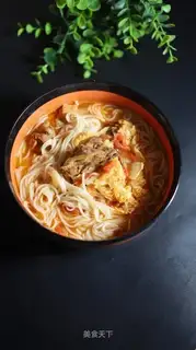 Chicken cabbage tomato noodles