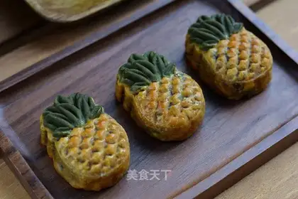 pineapple mooncake