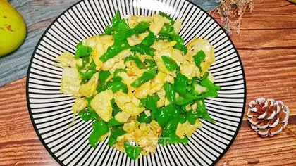 Creamed pepper fried eggs