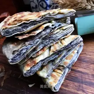 Black sesame sauce waffles