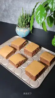 Chocolate cake pieces