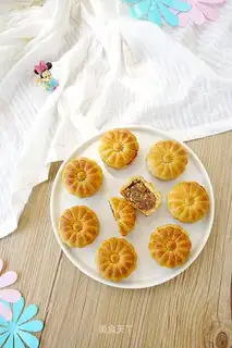 Apricot mooncake