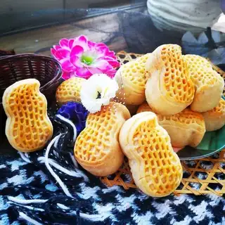 Peanut mooncake