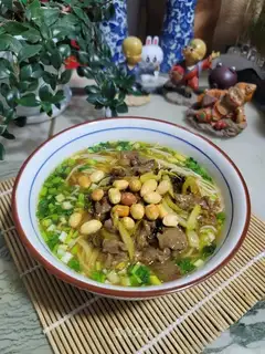 Sour beef noodles