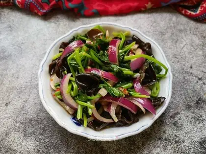 Onions, spinach