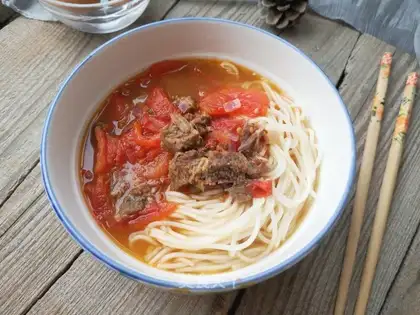Tomato beef noodles