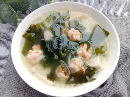 Shrimp dress with tofu soup