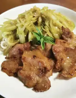 The roast cucumber garlic noodles