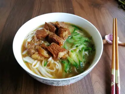 Red beef noodles