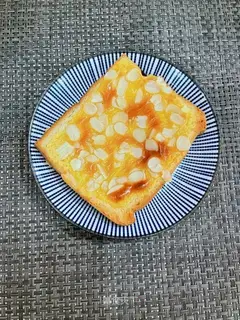 Rock-burned cheese toast