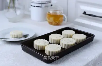 The tarmac mooncake