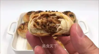 Squeeze meat mooncake