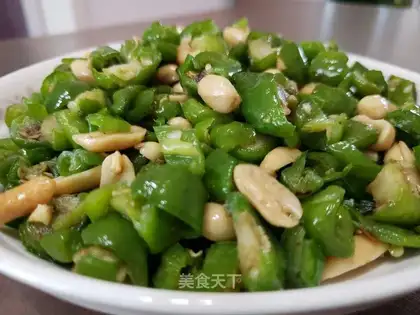 Pie pepper and peanut rice