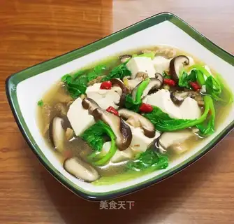 Soup with mushrooms and tofu