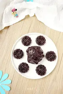 Blueberry mooncake