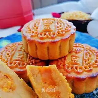 Green Bean Mooncake