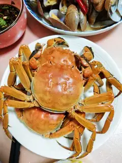 Delicious steamed crabs