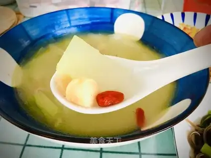 A melon-bread soup