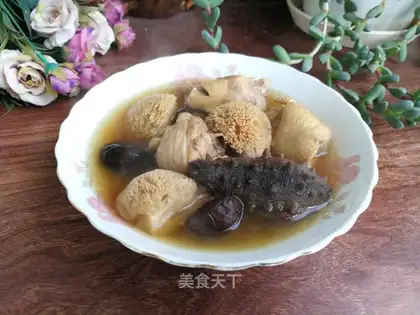 Chicken soup with sea cucumber mushrooms