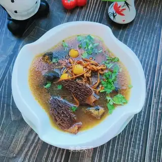 A chicken soup with sheep's belly