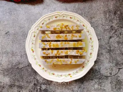 Cinnamon ice cream and tacos