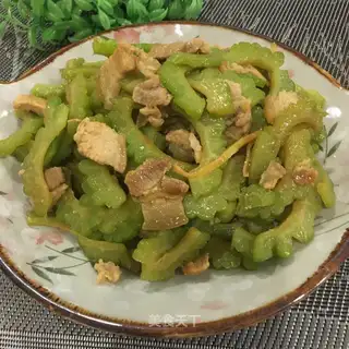 Five flowers and a bitter melon