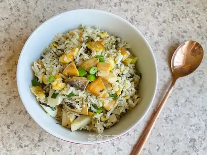 Olive chicken-legged rice
