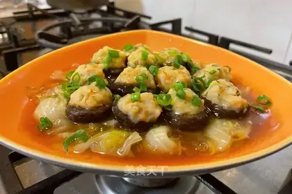 Shrimp rolls mushrooms