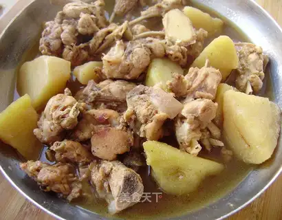Chicken stewed with potatoes