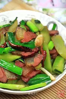 stir-fried bacon with lettuce