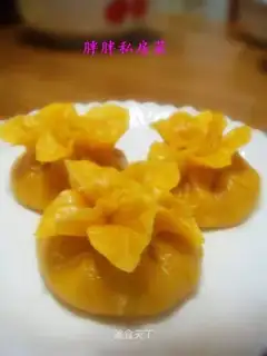Three delicacies golden bun