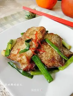 Stewed hairtail with green garlic