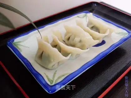 Dumplings with leek meat stuffing