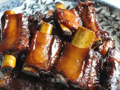 Spring Festival dishes sweet and sour steaks